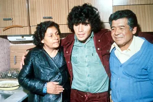 Xót xa cuộc phỏng vấn cuối cùng của Maradona nhớ về mẹ