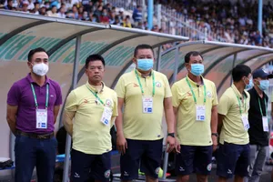 HLV Phan Bá Hùng bịn rịn chia tay Bình Định