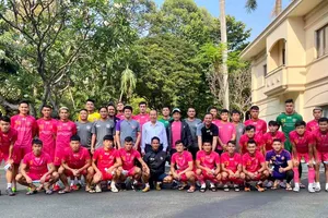 Phó Thủ tướng Trương Hòa Bình chúc Tết đội bóng Sài Gòn