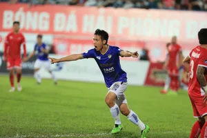 Đương kim á quân Hà Nội ăn may, Hà Tĩnh lâm nguy