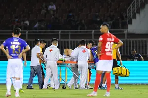 Clip: Hãi hùng cú gãy gập chân của Hùng Dũng