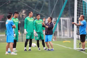 Thầy Park không mạo hiểm với Văn Lâm, hồi hộp Tấn Trường