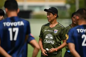 Đội tuyển Thái Lan nằm chiếu trên 