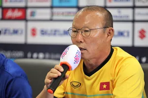 Mất quyền chỉ đạo, ông Park vẫn không muốn đá hòa với UAE