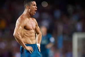 Thợ săn bàn Ronaldo 36 tuổi vẫn chạy tốt