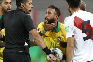 Neymar không lừa nổi VAR, Brazil vẫn thắng bốn sao