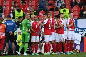 Đan Mạch chiến đấu để thắng tuyển Nga vì đồng đội Eriksen