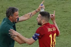 Đại thắng 5 sao may mắn, Tây Ban Nha ‘gáy’ vang trời