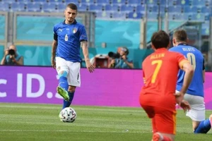 Sốc: Tuyển Ý không chịu quỳ gối trận gặp Áo