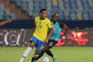 Brazil bị thủng lưới, Ecuador lách qua khe cửa hẹp