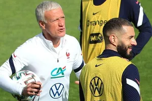 HLV Deschamp lo ngại trước giờ đối đầu Thụy Sĩ