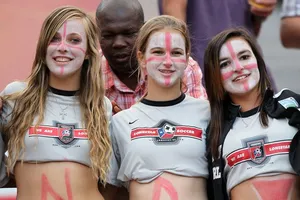 Chưa đá chung kết, người Anh đã bày sẵn tiệc mừng