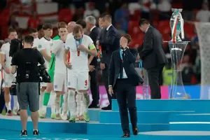 Nỗi đau 55 năm và niềm tin của người Anh