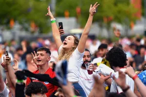 Người Ý lên mây, tuyển Anh xuống địa ngục