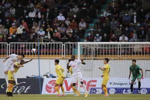 Nóng: Khốn khổ cầu thủ V-League thất nghiệp đến tháng 2 năm sau