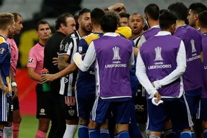 Hành hung đội bạn, cả đội Boca Junior phải ở đồn cảnh sát xuyên đêm