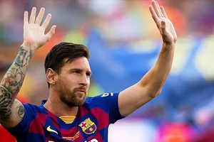 La Liga chính thức xóa tên Messi khỏi trang chủ do chưa ký với Barca