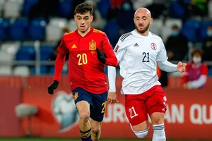 Bò tót Tây Ban Nha đại chiến chuột túi Úc cho ngôi đầu bảng