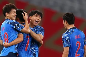 Pháp dừng cuộc chơi khi chủ nhà Nhật không nương tay