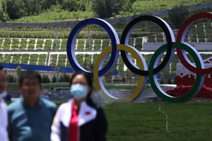 Cảnh sát điều tra VĐV và quan chức ăn nhậu trong làng Olympic