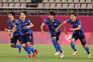 Nhật Bản chờ huy chương bóng đá sau 53 năm 