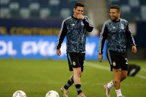 Gomez tiết lộ nhiều chuyện thầm kín về Messi