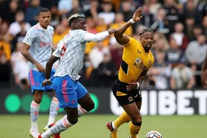 Ronaldo lo ngại sự yếu kém của MU khi thắng khó Wolves