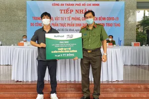 Ông Bầu và Công Phượng tiếp sức chống dịch COVID-19