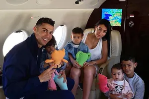 Ronaldo trong đội hình MU mạnh hơn mùa ăn ba năm 1999