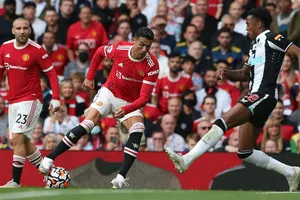 Ai chịu trách nhiệm khi để mất Ronaldo?