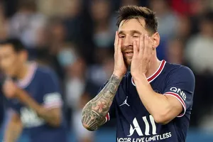 Nóng: Messi nghỉ thi đấu vì tổn thương xương đầu gối