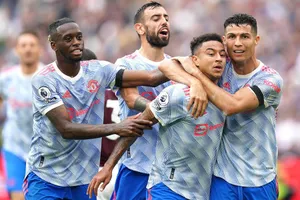 Kỳ quặc đồng đội cũ MU muốn Ronaldo đến chơi bóng ở Brazil