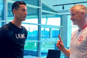 Ronaldo sẽ thay thế Solskjaer cầm quân MU
