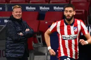 Chủ tịch Barca giữ ghế nóng cho Koeman 