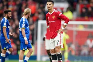 Ronaldo bị phê phán chơi bóng ích kỷ