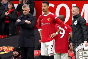 Vì sao 4 ngôi sao của Man United không thể chơi cùng nhau?