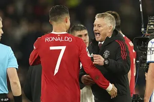 MU thắng, nhưng Solskjaer thất bại khi cố bắt chước Sir Alex