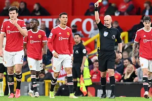 Ronaldo có cửa thay thế Solskjaer ngồi ghế nóng