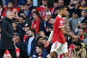 Man United chơi như gian lận, lỗi không phải của Solskjaer 