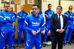 Tân HLV Xavi với cuộc cách mạng từ phòng thay đồ của Barca