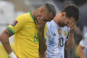 PSG rối vì Messi, Mbappe và Neymar