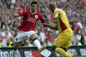 Ronaldo hai lần sút thủng lưới Watford