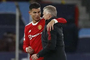 Sốc: Ronaldo phá hỏng chiến thuật, khiến Solskjaer bay ghế ở MU