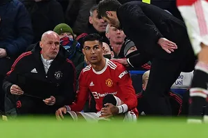 Bị ngồi ngoài, Ronaldo không bắt tay cầu thủ Chelsea