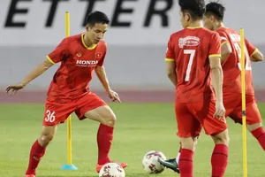 Thầy trò ông Park đã đến Singapore, Hùng Dũng về nhà