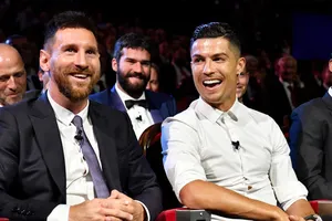 Sốc: Ronaldo ủng hộ fan tấn công Messi giành Quả bóng vàng là nỗi ô nhục