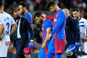 Aguero đau đớn giải nghệ ở tuổi 33