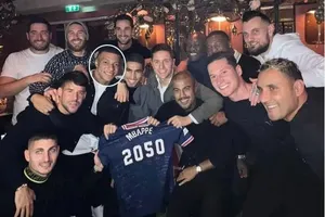 Real hốt hoảng khi thấy món quà sinh nhật của Mbappe