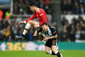 Ronaldo đáng bị đuổi khỏi sân