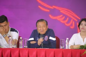 HLV Đặng Trần Chỉnh điểm mặt những đối thủ lớn của B. Bình Dương